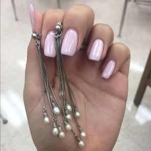 Dangled earrings with pearls